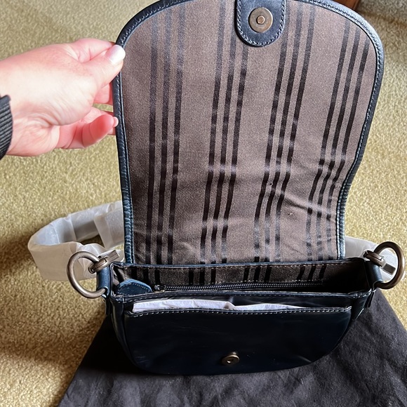 Frye Melissa Whipstitch Saddle Crossbody AND Matching Wallet - Picture 6 of 7